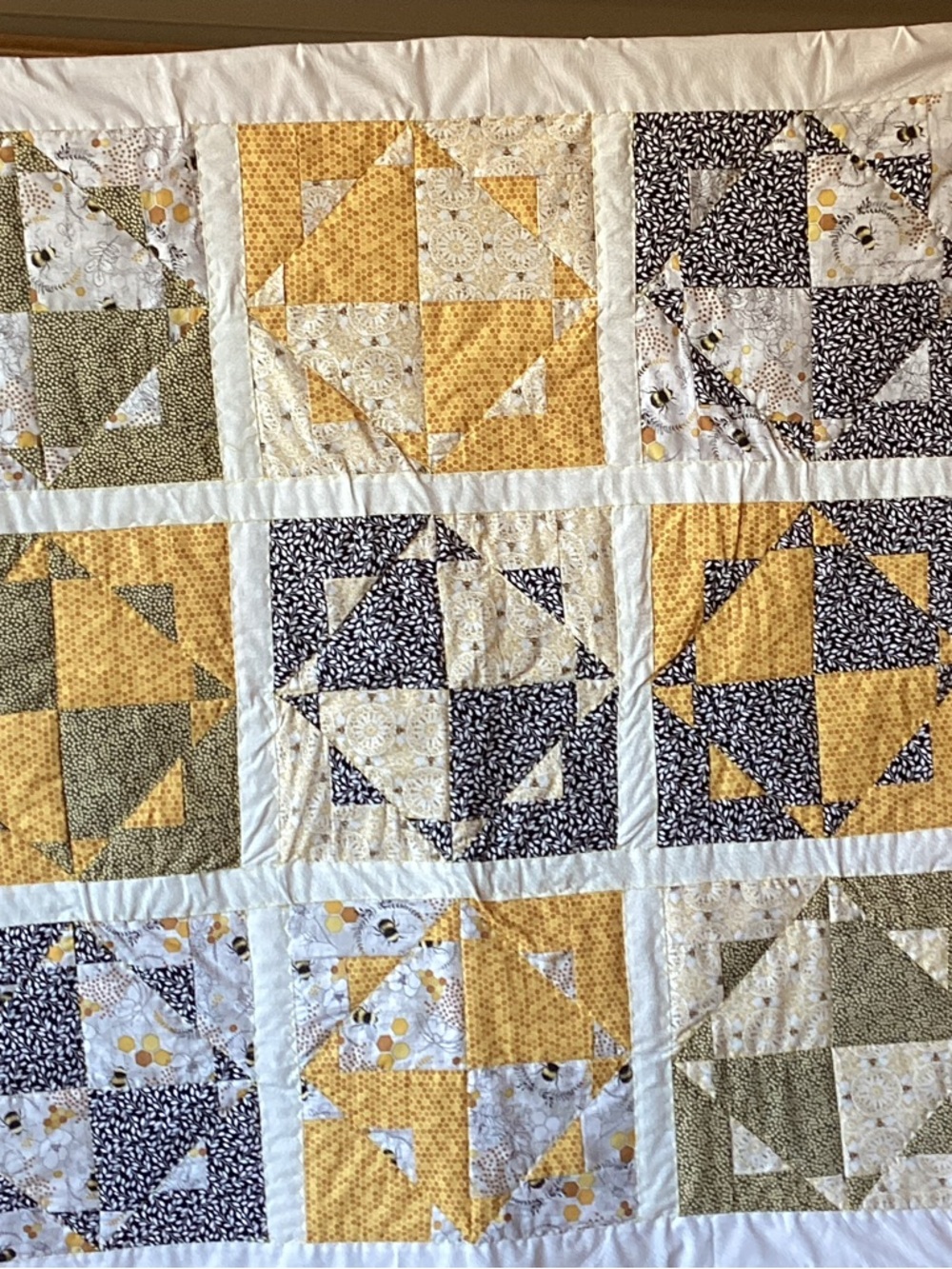 NWT. Hand Crafted  Star Bees Quilt